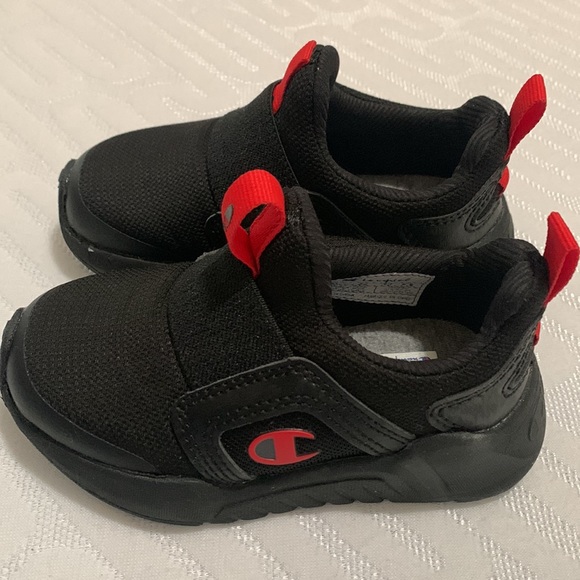 champion kids sneakers size 6. very gently worn - Picture 3 of 3